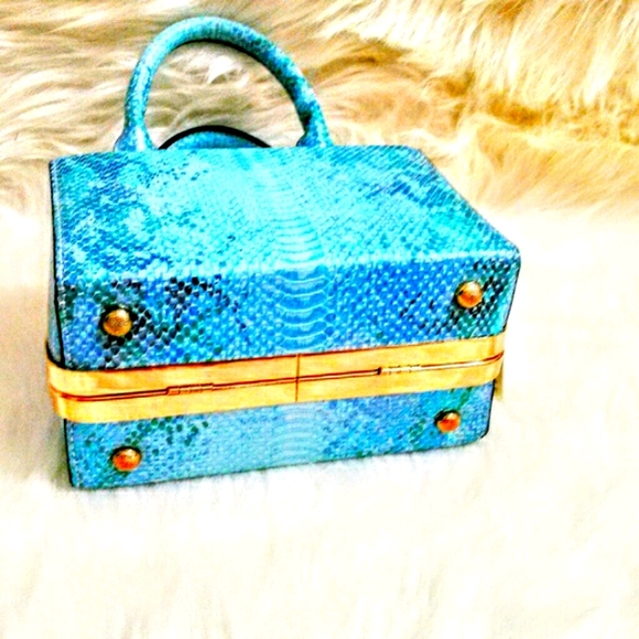 (NEW)! Blue Ice Snake Skin Square Bag! - Picture 3 of 8
